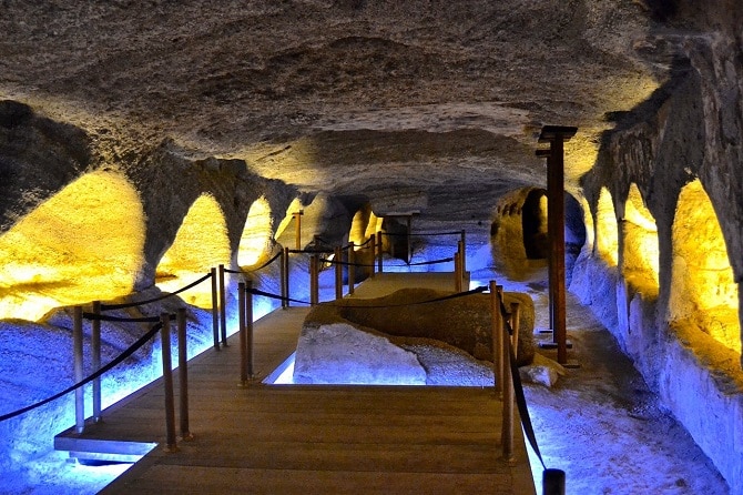 catacombs-of-milos