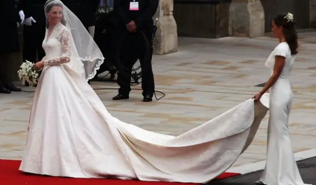 Kate Middleton's impressive wedding dress by Sarah Burton 