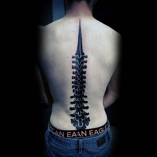 guys-blackwork-spinal-cord-tattoo