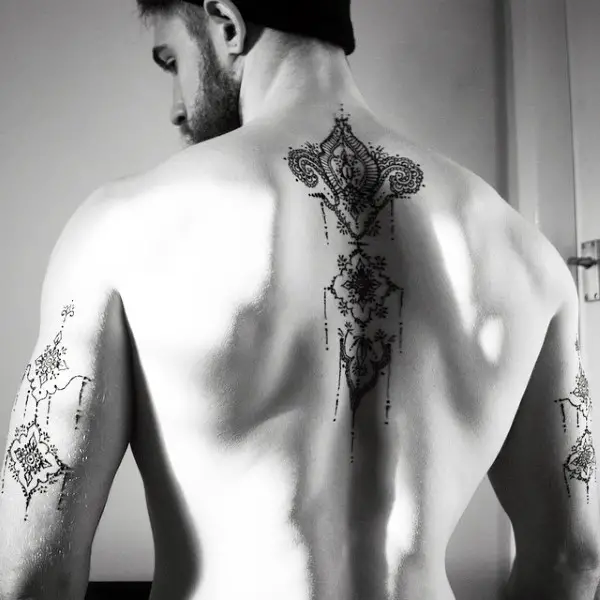mens-upper-spine-henna-tattoo