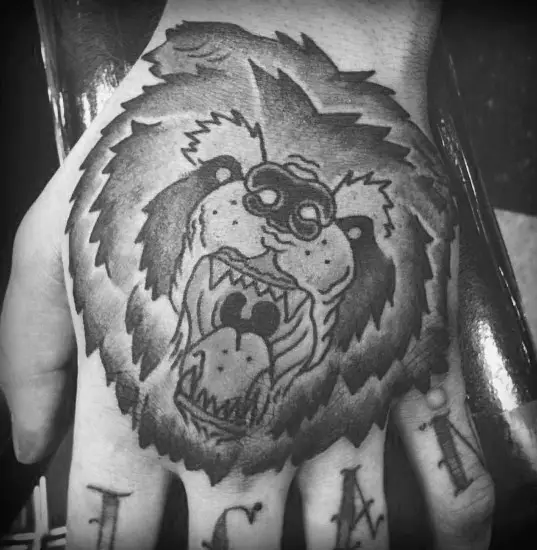 angry-bear-traditional-guys-black-and-grey-tattoo-on-hand