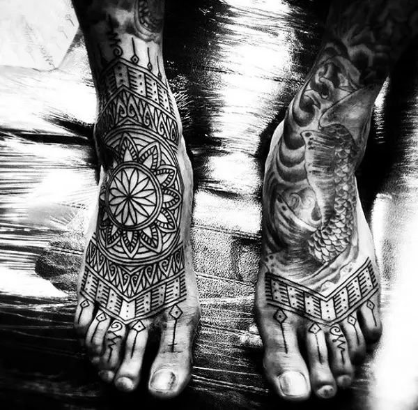 beautiful-henna-patterned-foot-tattoo-for-men