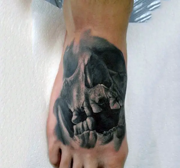 foot-mens-terrific-skull-tattoo