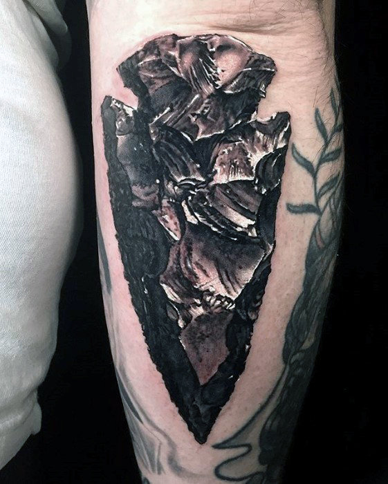 3d-arrowhead-mens-hyper-realistic-leg-tattoo
