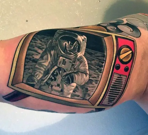 astronaut-in-retro-tv-hyper-realistic-mens-tattoos-on-bicep