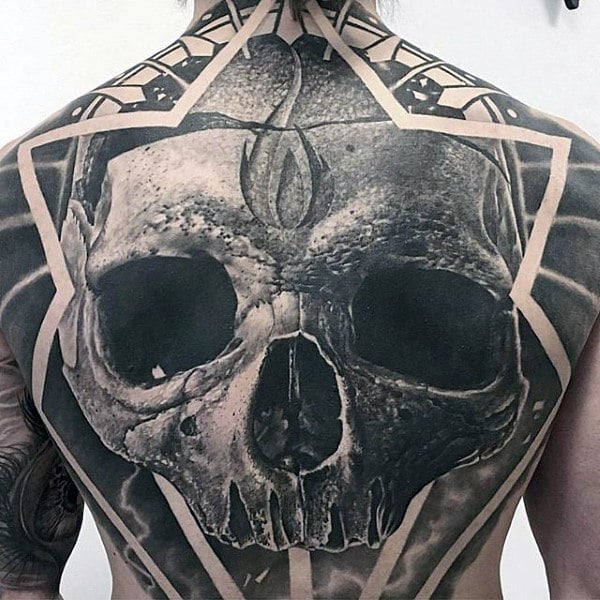 3d-realistic-skull-black-ink-male-full-back-tattoo