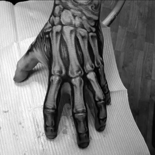 anatomical-mens-tattoos-hand-bones