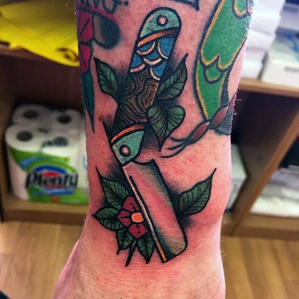 forest-greens-and-straight-razor-tattoo-male-forearm