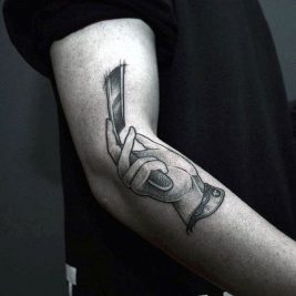 Top 30 Straight Razor Tattoos For Men