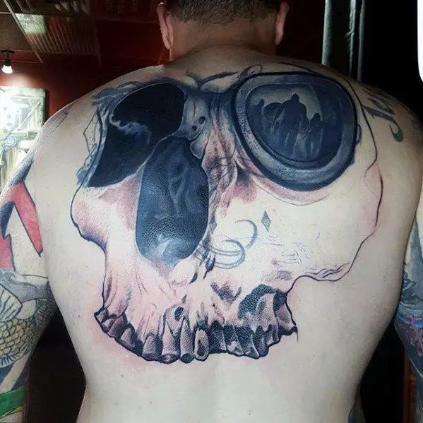 mens-tattoo-cover-up-ideas-on-back-with-skull-3d-design