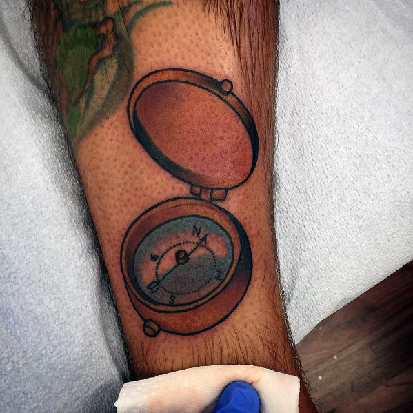 retro-old-school-male-simple-compass-tattoo-designs