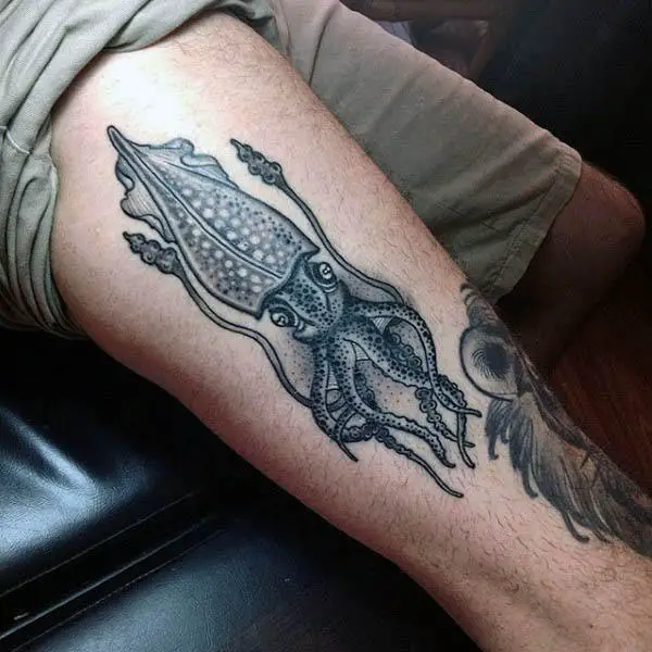 black-ink-simple-squid-tattoo-for-men-on-leg-thigh