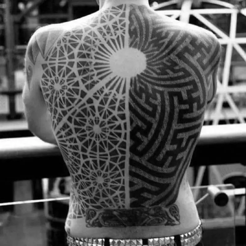full-back-mens-awesome-maze-tattoo-ideas