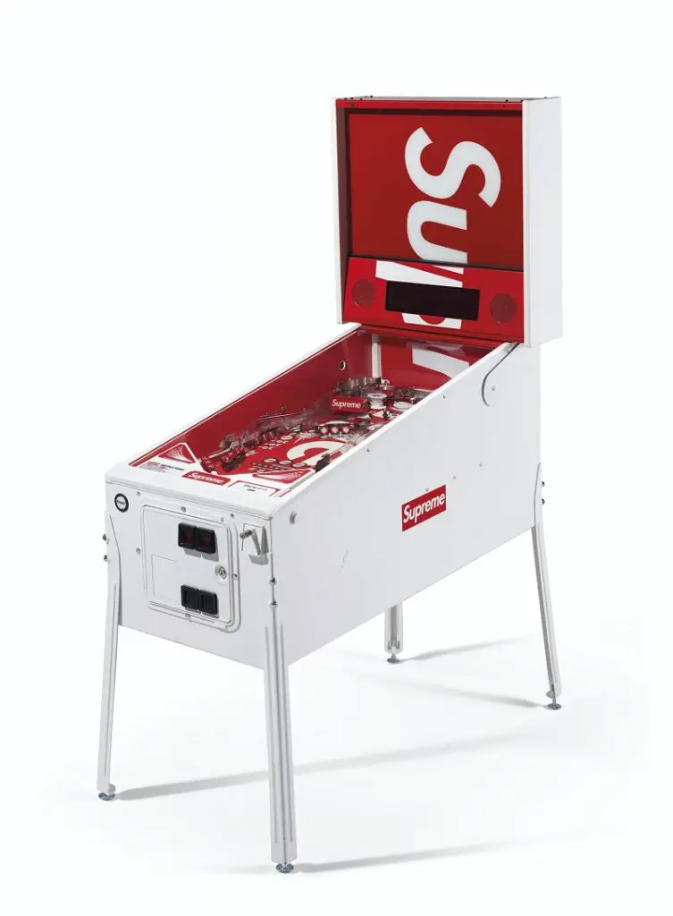 Supreme STERN pinball machine