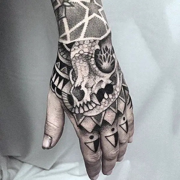 Large Hand 3D tattoo at theYoucom