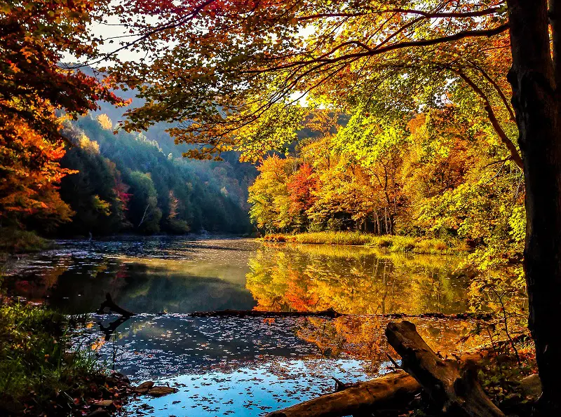 reflection-on-gilllett-pond-huntington-vermont