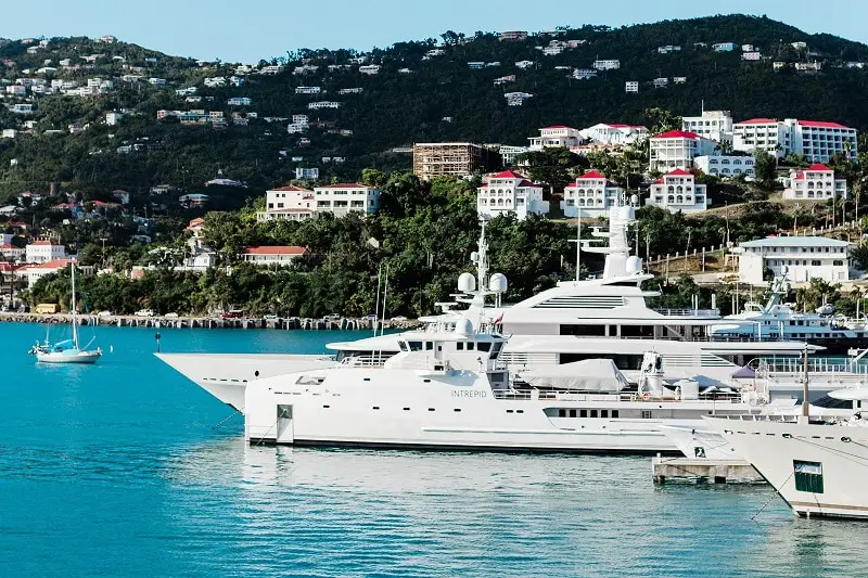 Charter Explorer Yacht