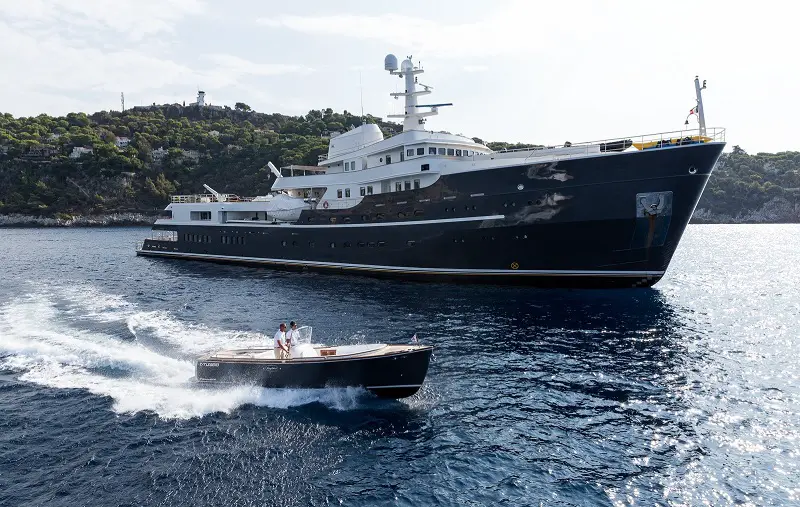 Charter Explorer Yacht