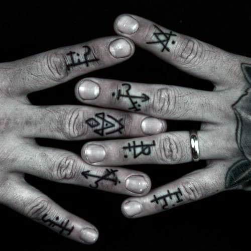 50 Fabulous Finger Tattoos by Some of the Worlds Best Artists