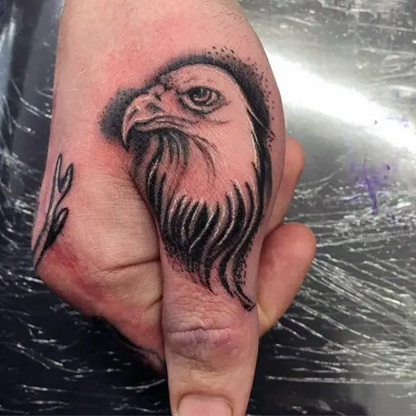 cool-bald-eagle-thumb-tattoo-on-man