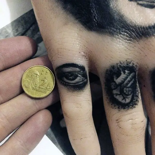 eye-and-heart-mens-finger-tattoo-designs