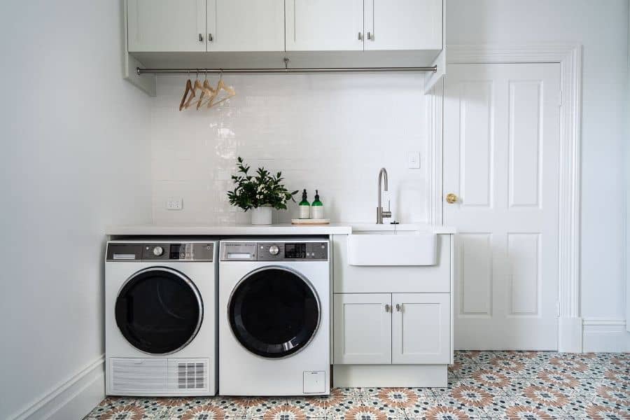 hanging-laundry-room-cabinet-ideas