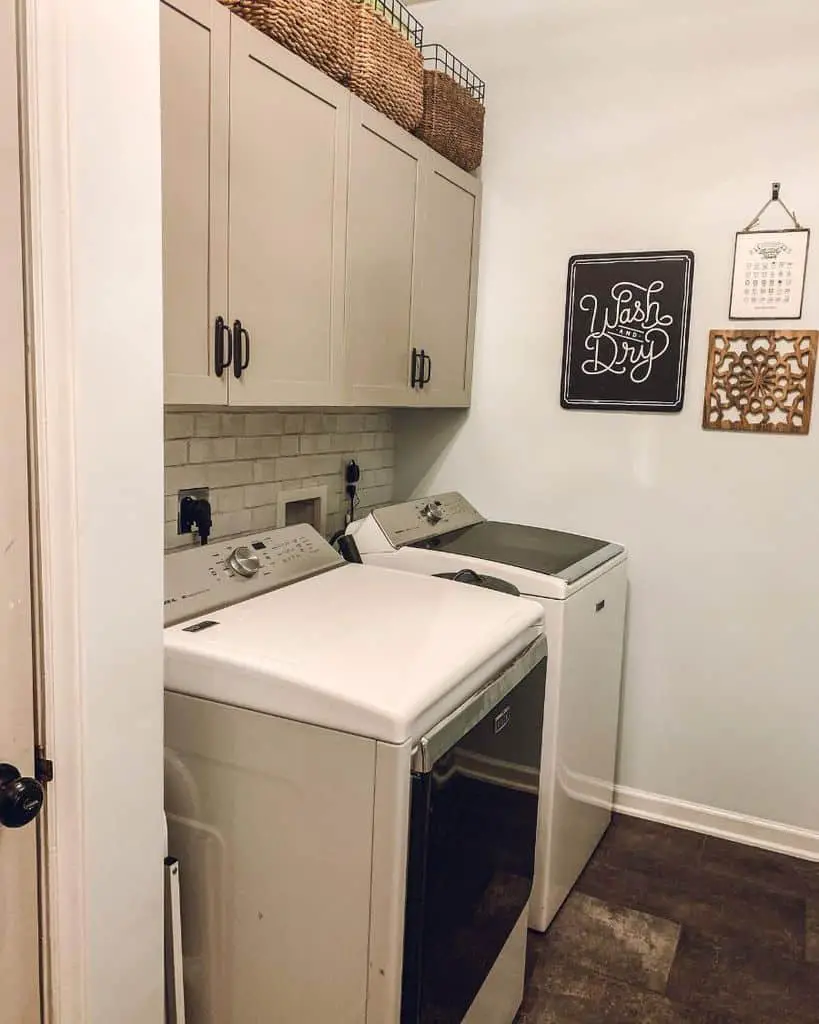 hanging-laundry-room-cabinet-ideas