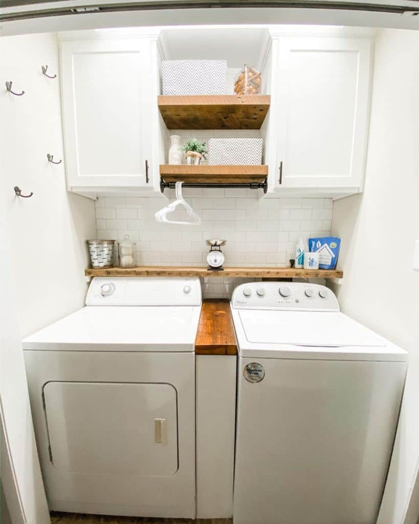 hanging-laundry-room-cabinet-ideas