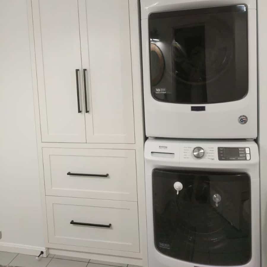 narrow-laundry-room-cabinet-ideas