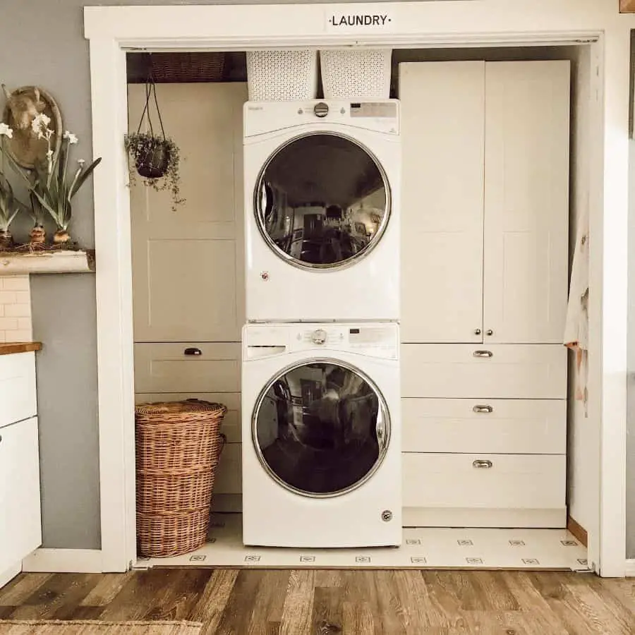 narrow-laundry-room-cabinet-ideas