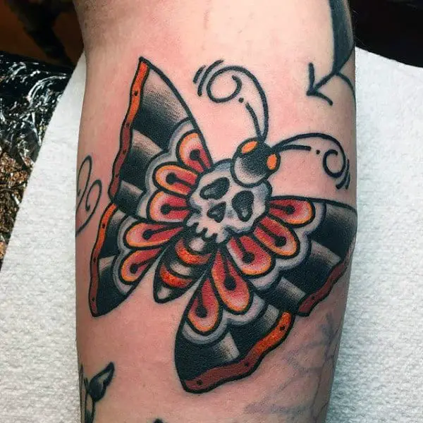 old-school-retro-mens-moth-forearm-tattoo-design-ideas