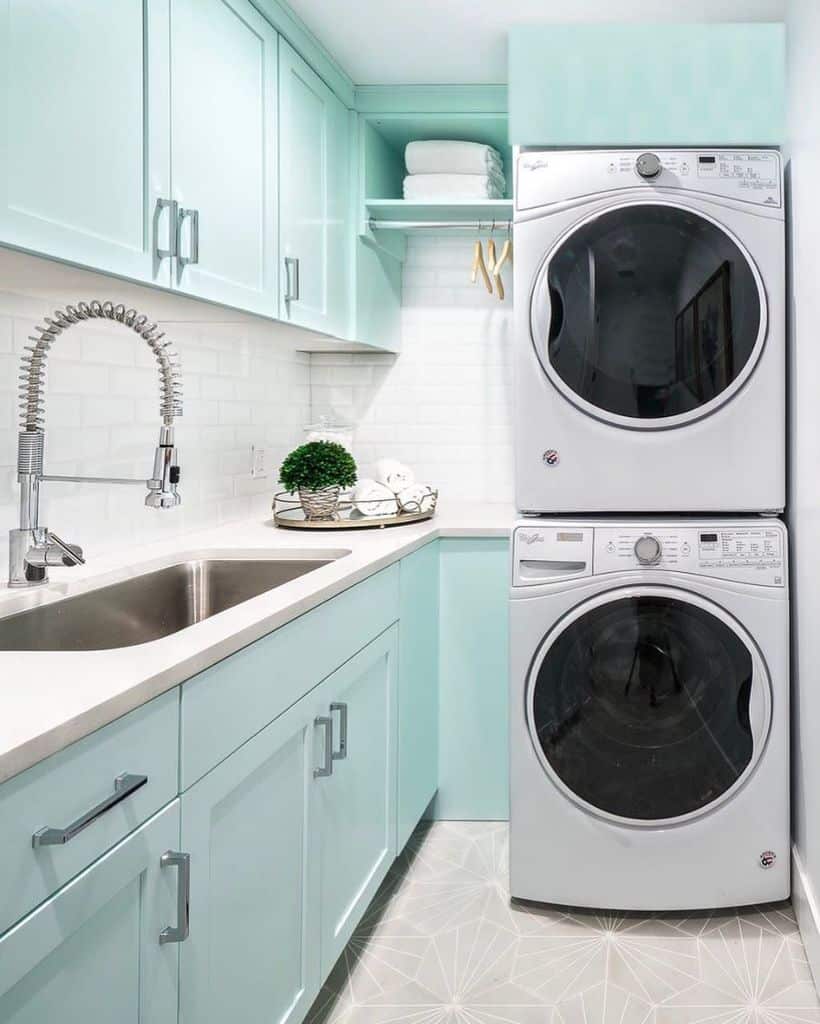 stackable-laundry-room-cabinet-ideas