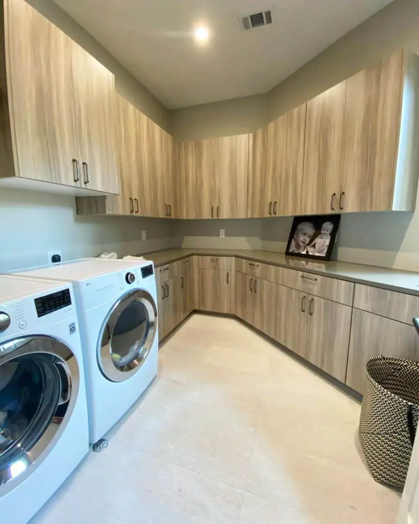 wood-laundry-room-cabinet-ideas