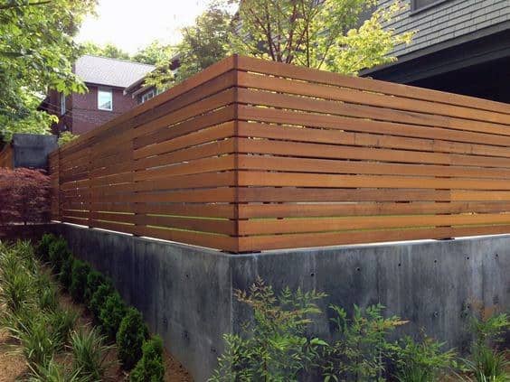 conrete-and-wood-home-privacy-fence-ideas