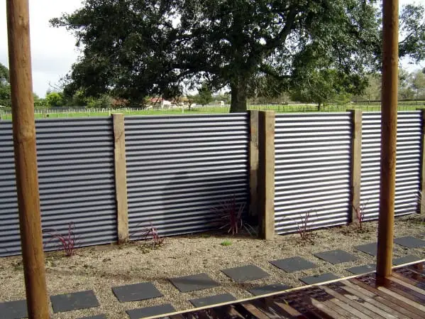 contemporary-home-design-ideas-corrugated-steel-privacy-fence