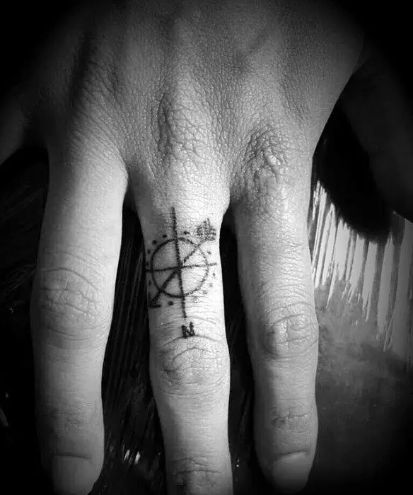 finger-small-arrow-male-tattoos