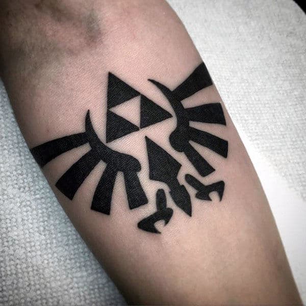 masculine-guys-triforce-inner-forearm-solid-black-ink-tatot-deisgn