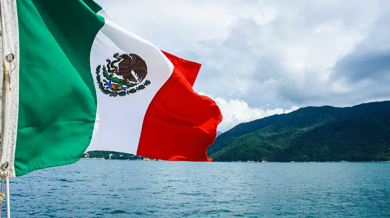 mexican-flag-waving-on-a-boat