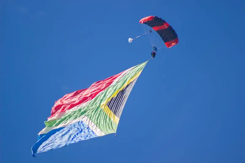 skydiver-with-the-south-african-flag