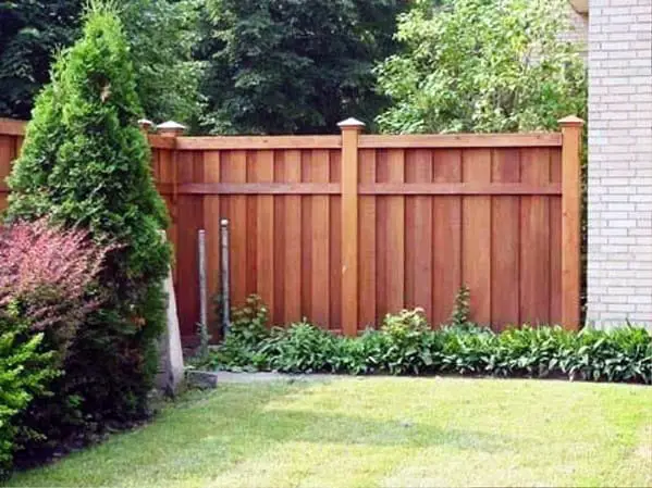 wood-backyard-privacy-fence-design-ideas