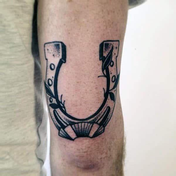 gentleman-with-horseshoe-old-school-design-on-tricep