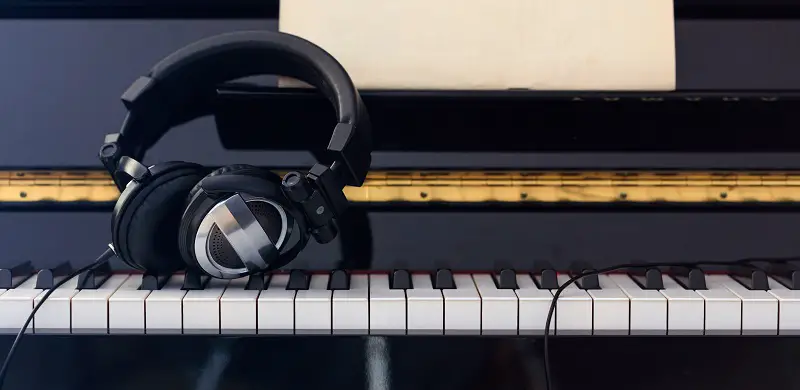 Headphones on piano keyboard, front view