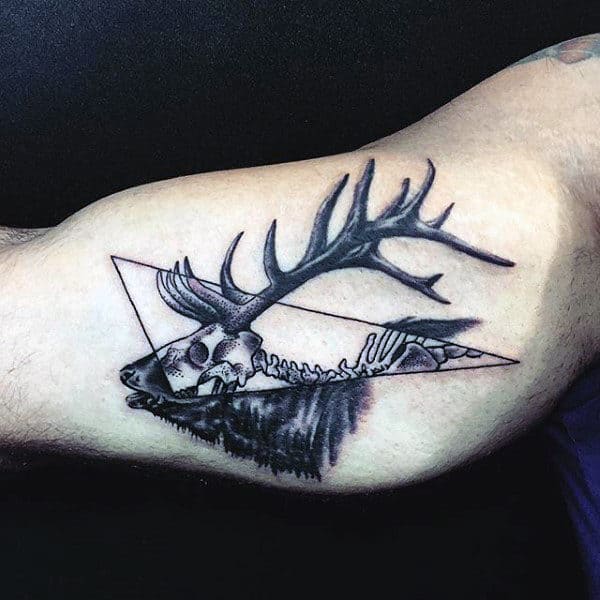 bicep-skeleton-male-deer-skull-tattoos-designs