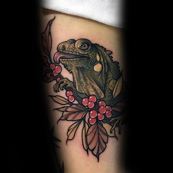 gentleman-with-iguana-tattoo