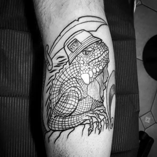guy-with-iguana-tattoo-design