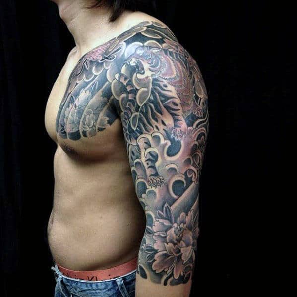 guy-with-japanese-half-sleeve-tiger-water-tattoo