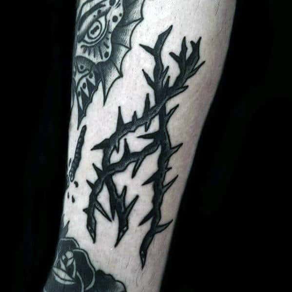 old-school-vintage-guys-thorns-tattoo-design-on-forearm