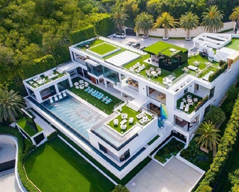 The Billionaire Mansion
