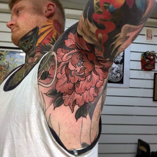 guys-armpits-brown-flowers-tattoo