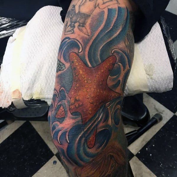 gentleman-with-waves-starfish-tattoo